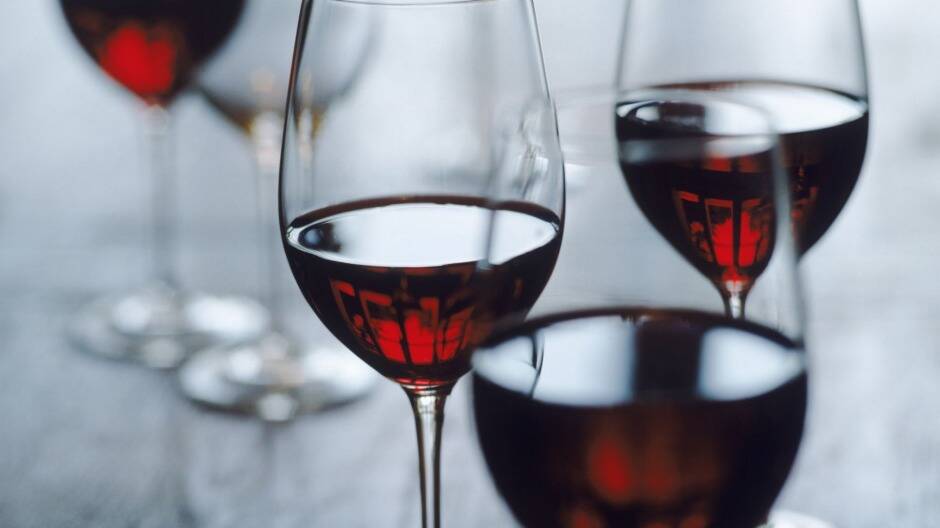 Red should be drunk at room temperature and white should be chilled, right? Well, maybe. Photo: Thinkstock
