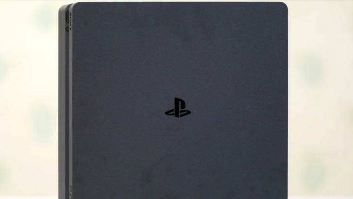 If Sony announces this new PS4, it will be positioned against Microsoft's redesigned Xbox One S. Photo: ZRZ