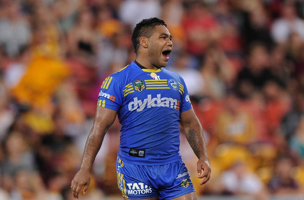 BRISBANE, AUSTRALIA - APRIL 04: Chris Sandow of the Eels reacts after kick a field goal during the round five NRL match between the Brisbane Broncos and Parramatta Eels at Suncorp Stadium on April 4, 2014 in Brisbane, Australia. (Photo by Matt Roberts/Getty Images)