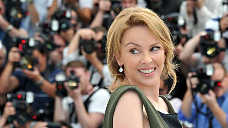 Kylie Minogue has lent her voice of support to Kate Middleton after the royal was photographed topless in France.