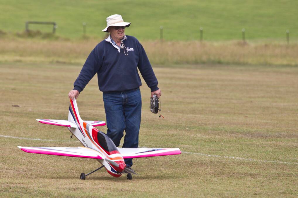 Stephen Rickard prepares for take off at Galston February 5 2014. Photo: Geoff Jones